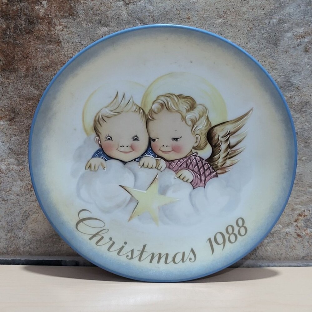 Schmid Hummel Christmas 1988 Cheerful Cherubs Decorative Wall Hanging Plate